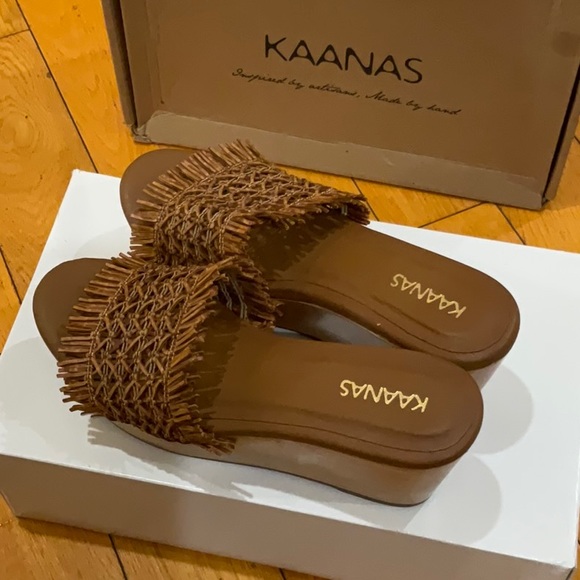 Kaanas Cuevas Sandals in Cafe Size: 6 - Picture 7 of 15